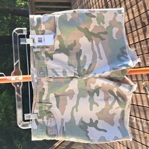 Jessica Simpson, Camo Frey Hem shorts. Like new, size 14.